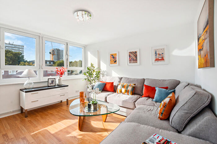 1 Bedroom Flat To Rent In Musgrave Court, Battersea Bridge Road, SW11