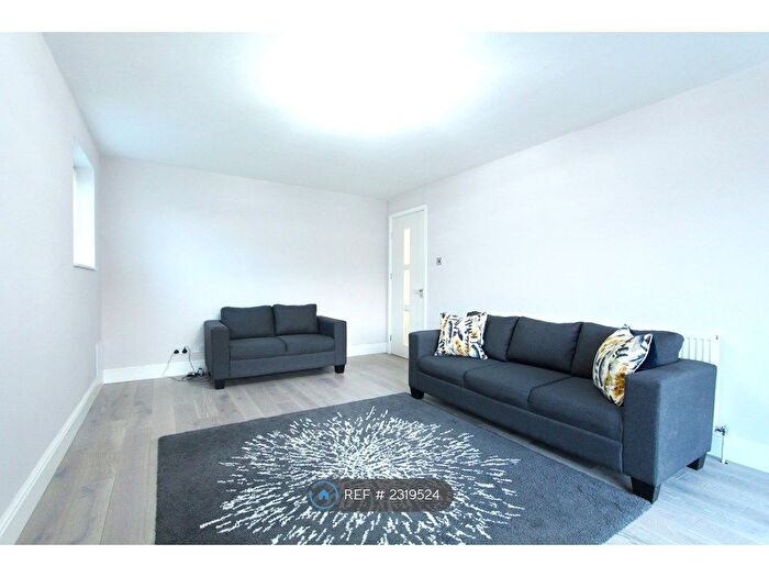 1 Bedroom Flat To Rent In The Homestead, London, N11