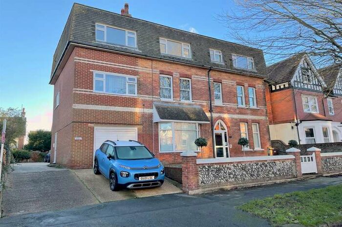 2 Bedroom Apartment To Rent In Enys Road, BN21