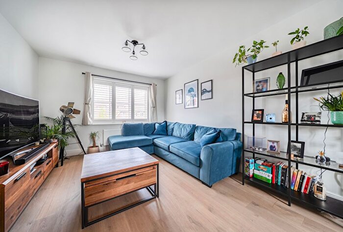 2 Bedroom Flat For Sale In Gainsborough Court, , Webber Street, Horley, RH6