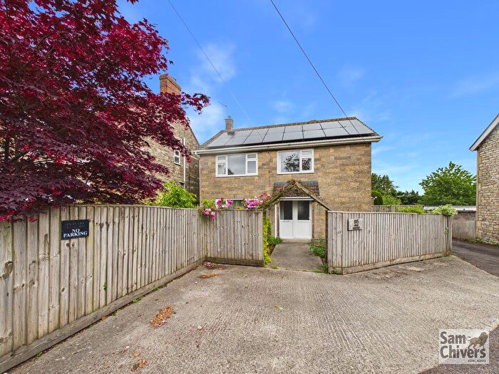 4 Bedroom Detached House For Sale In Charlton Road, Midsomer Norton, BA3