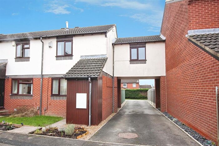 3 Bedroom Terraced House For Sale In Birchfields Rise, Leeds, LS14