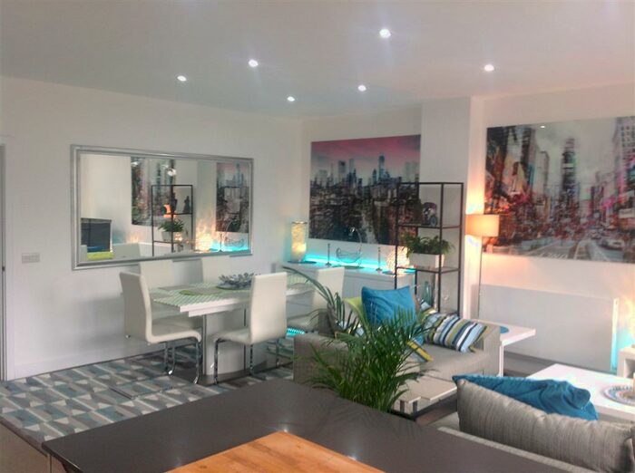 2 Bedroom Flat To Rent In Hamilton Street, Cardiff, CF11