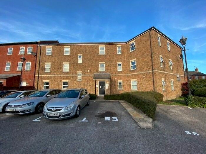 2 Bedroom Flat To Rent In Kingsgate, Fairford Leys, Aylesbury, HP19