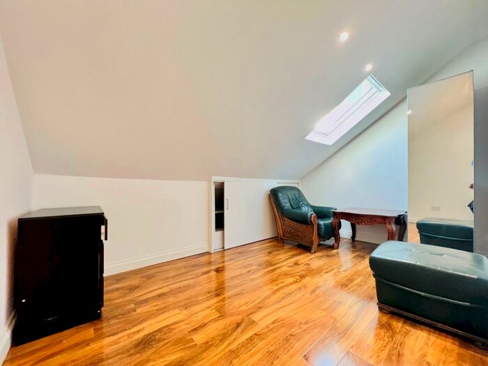 Studio To Rent In Coombe Road, CR0