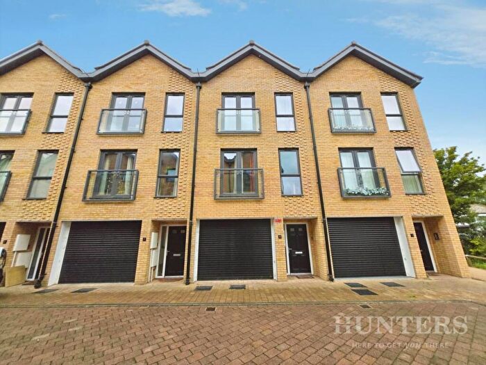 3 Bedroom Terraced House For Sale In Daffodil Close, Mitcham Junction, CR4
