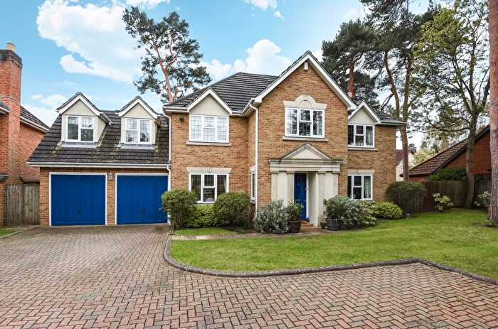 5 Bedroom Detached House To Rent In Clevedon, Weybridge, Surrey, KT13