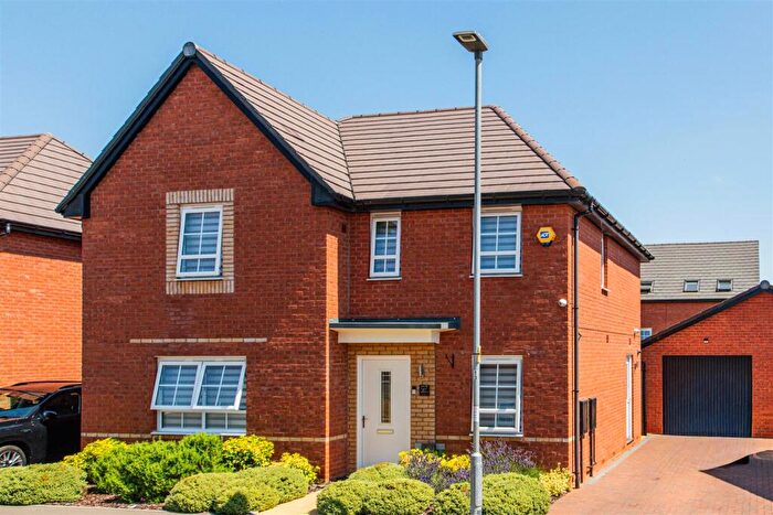 4 Bedroom Detached House For Sale In Brockhall Crescent, Barton Seagrave, Kettering, NN15