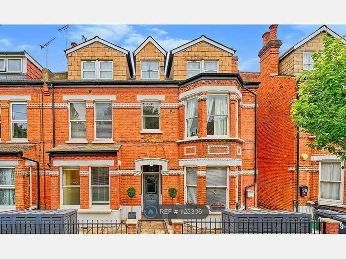 1 Bedroom Flat To Rent In Brunswick Road, Kingston Upon Thames, KT2