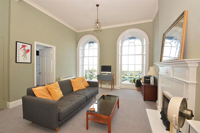 1 Bedroom Flat For Sale In Central Ryde, PO33