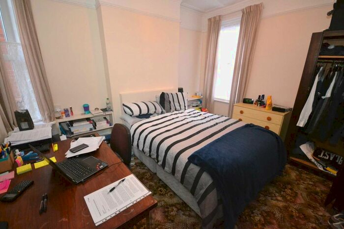 5 Bedroom Semi-Detached House To Rent In Talfourd Avenue, Reading, RG6