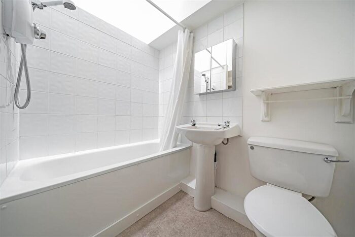 2 Bedroom Cottage To Rent In Guileshill Lane, Ockham, GU23