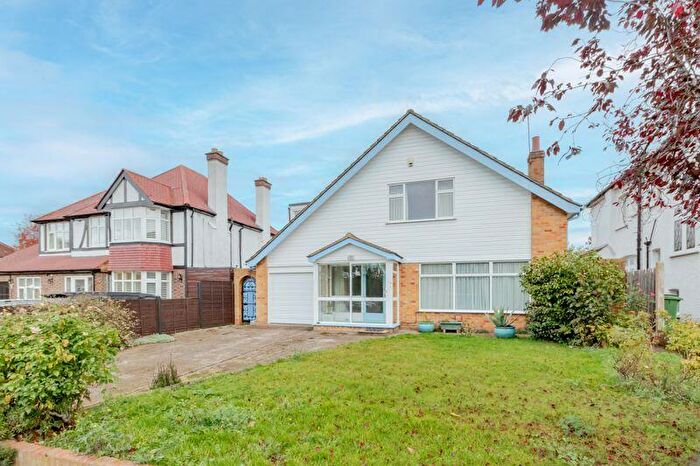 4 Bedroom Detached House For Sale In Harcourt Road, Wallington, SM6