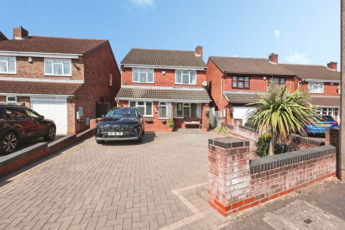 3 Bedroom Detached House For Sale In Castle Crescent, Birmingham, B36