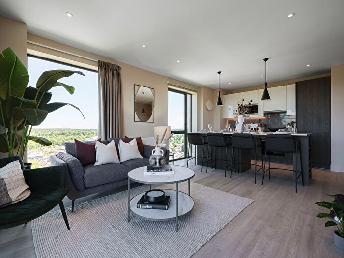 2 Bedroom Flat To Rent In Ascot Road, Watford, WD18