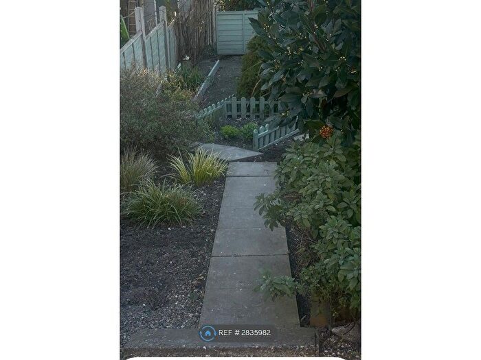 1 Bedroom Flat To Rent In Borstal, Rochester, ME1