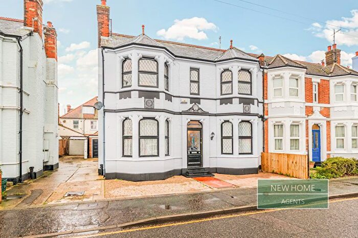 4 Bedroom Semi-Detached House For Sale In The Grove Clacton-On-Sea, CO15