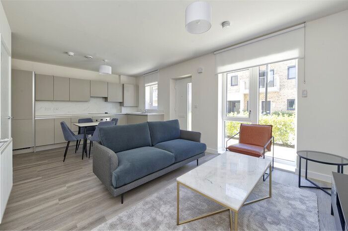 2 Bedroom Flat To Rent In Plum Mews, London, SW17