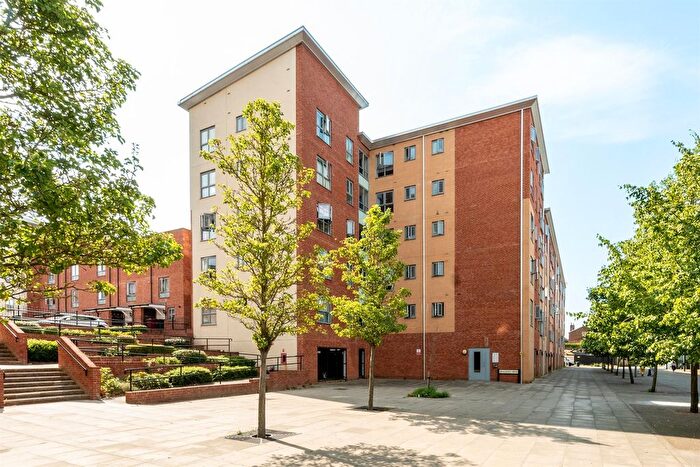 2 Bedroom Flat To Rent In Englefield House, Moulsford Mews, Reading, RG30