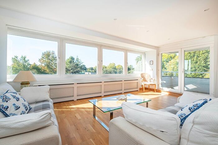 2 Bedroom Flat For Sale In Somerset Road, London, SW19