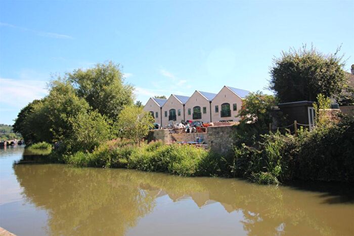 3 Bedroom Terraced House To Rent In Darlington Road, Bath, BA2