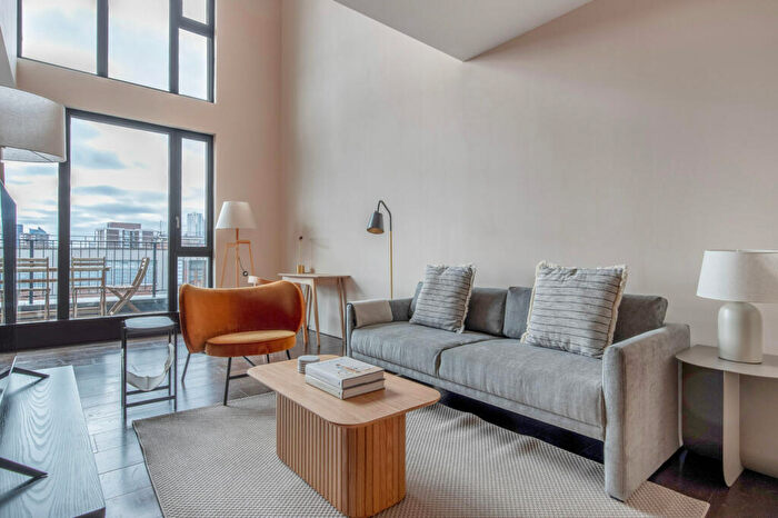 2 Bedroom Apartment To Rent In De Beauvoir Crescent, London, , Uk, N1