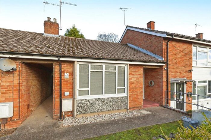 1 Bedroom Semi-Detached Bungalow For Sale In Newport Road, Slough, SL2