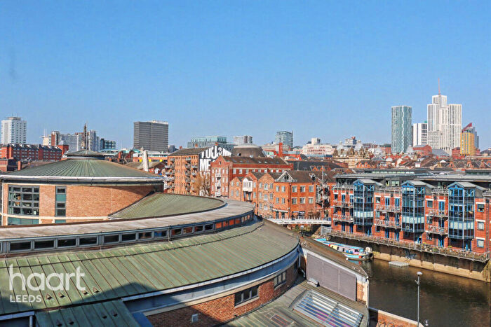 2 Bedroom Apartment For Sale In Bowman Lane, Leeds, LS10