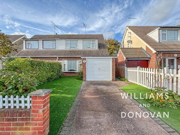 3 Bedroom Semi Detached House For Sale In Bosworth Close, Hawkwell, SS5