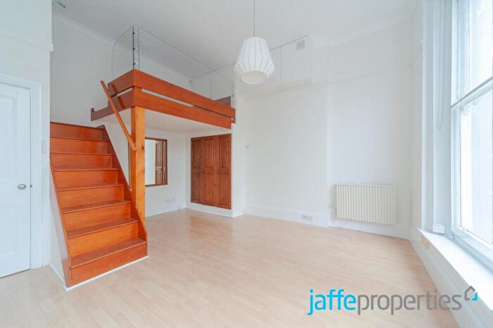 Studio To Rent In Hemstal Road, London, NW6