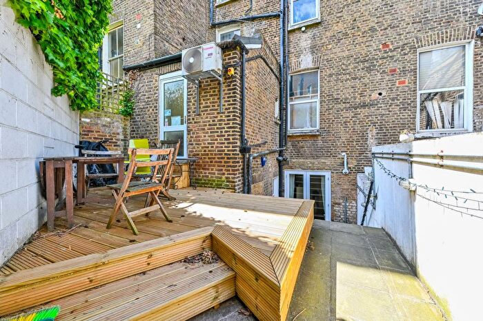 3 Bedroom Flat To Rent In Chippenham Road, Maida Vale, London, W9