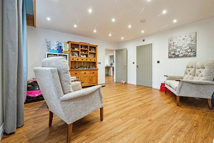 5 Bedroom Detached House For Sale In Main Street, Fridaythorpe, Driffield, YO25