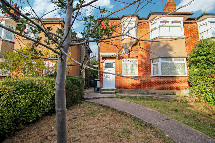 2 Bedroom Flat To Rent In Woodgrange Close, Harrow, HA3