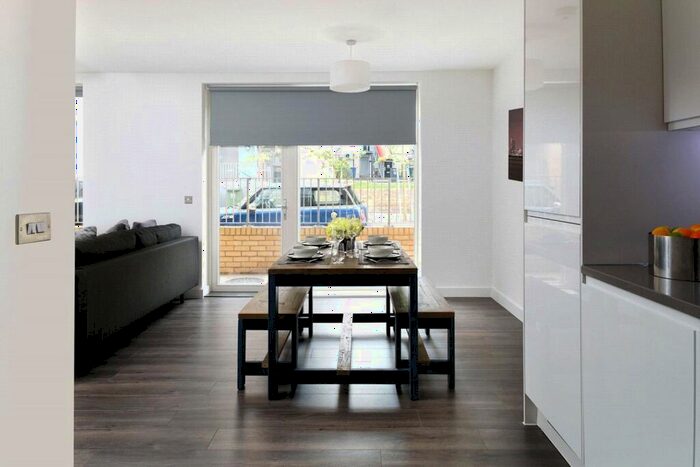 3 Bedroom Apartment To Rent In Batavia Road, London, SE14