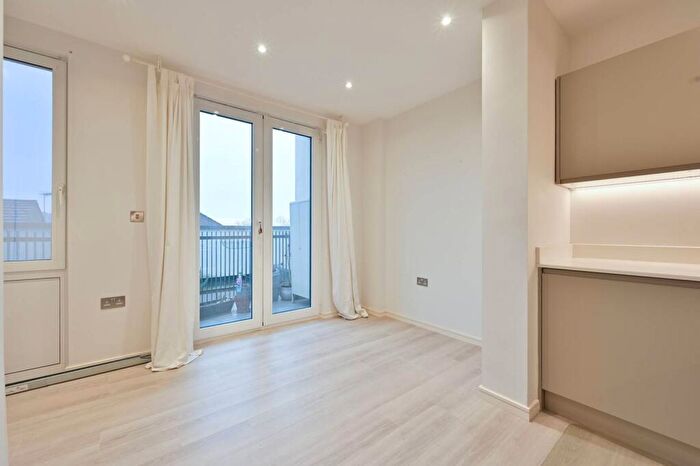 1 Bedroom Flat To Rent In Roxborough Avenue, Harrow, HA1