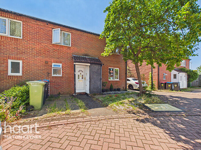 3 Bedroom Semi-Detached House For Sale In Honeypot Close, Milton Keynes, MK13