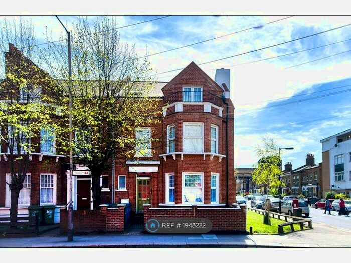 2 Bedroom End Of Terrace House To Rent In Hanover Park, London, SE15