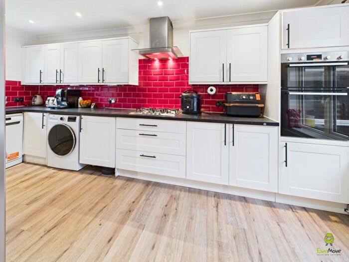 3 Bedroom End Of Terrace House For Sale In Homer Close, Bexleyheath, DA7