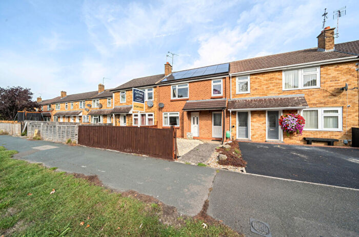 3 Bedroom Terraced House For Sale In Queens Drive, Swindon, SN3