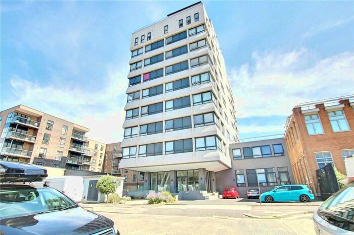 2 Bedroom Flat To Rent In The Causeway, Worthing, West Sussex, BN12
