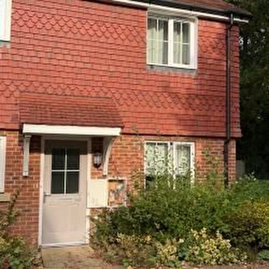 2 Bedroom Flat To Rent In Gournay Road, Hailsham, East Sussex, BN27