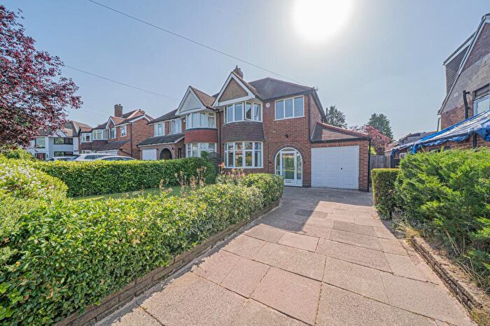 3 Bedroom Semi Detached House For Sale In Wellington Grove, Solihull, B91