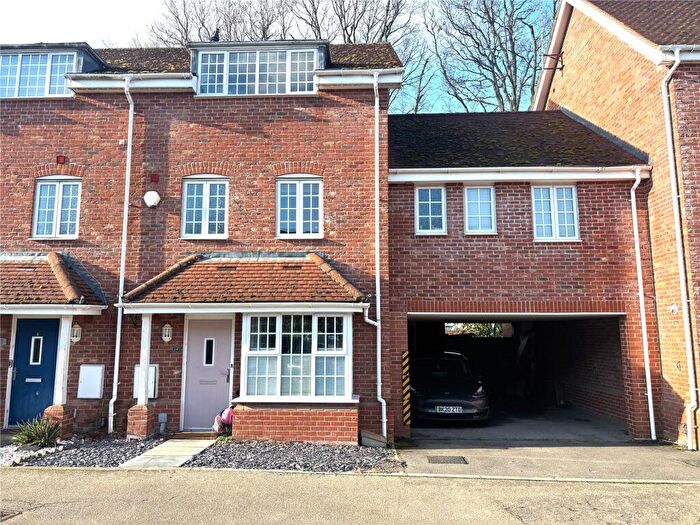 5 Bedroom End Of Terrace House For Sale In Foundry Close, Hook, RG27