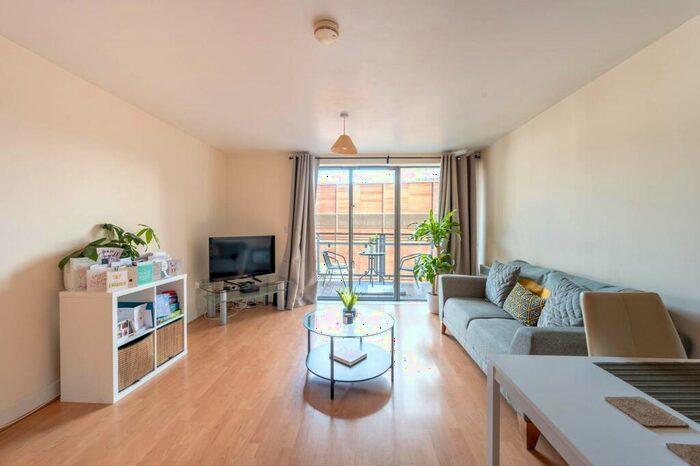 2 Bedroom Flat To Rent In The Bittoms, Kingston, Kingston Upon Thames, KT1