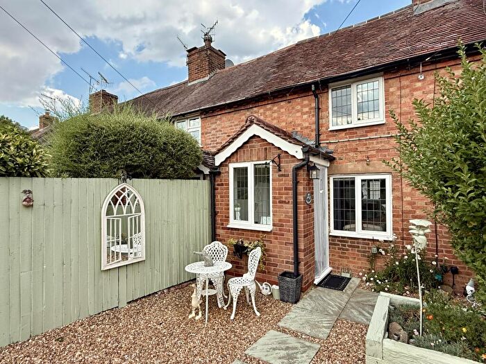 2 Bedroom Cottage For Sale In Banbury Road, Stratford-upon-avon, Warwickshire, CV37