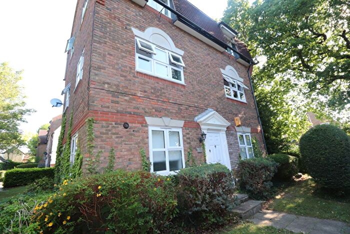 2 Bedroom Maisonette To Rent In Blackthorn Court, Basildon, SS16