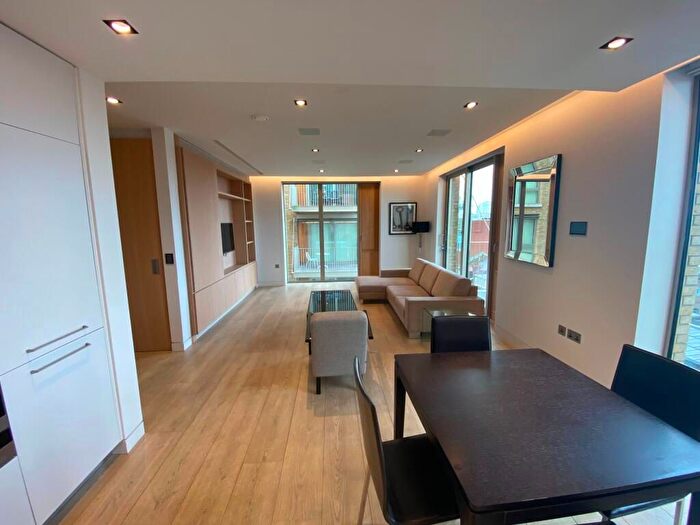 2 Bedroom Flat To Rent In Chatsworth House, Duchess Walk, London, SE1