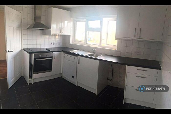 2 Bedroom Flat To Rent In St John' S Ave, Sittingbourne, ME10
