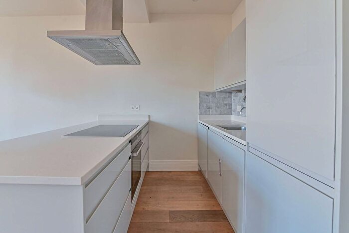 2 Bedroom Flat For Sale In Grafton Road, Camden, London, NW5
