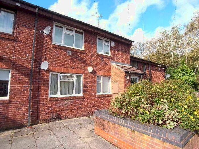 2 Bedroom Flat To Rent In Kingfisher Way, Leeds, West Yorkshire, LS17